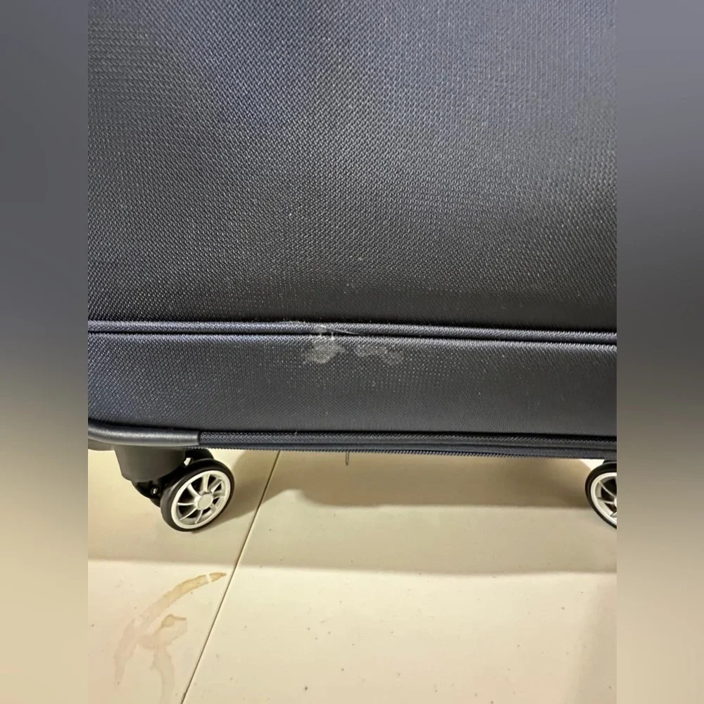 Elegant Navy Spinner Suitcase with Warranty